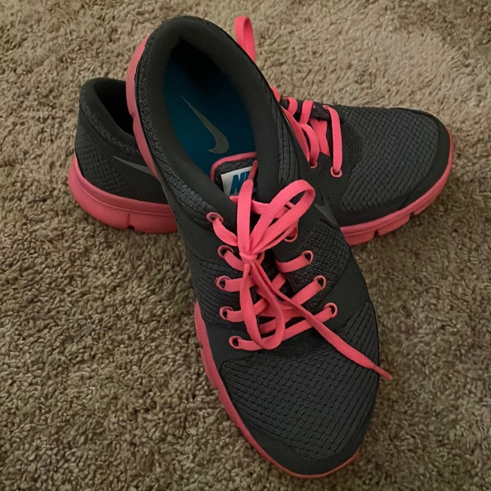 Nike grey and pink flex experience RN